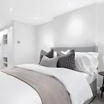 Designer Garden Home In Central London
